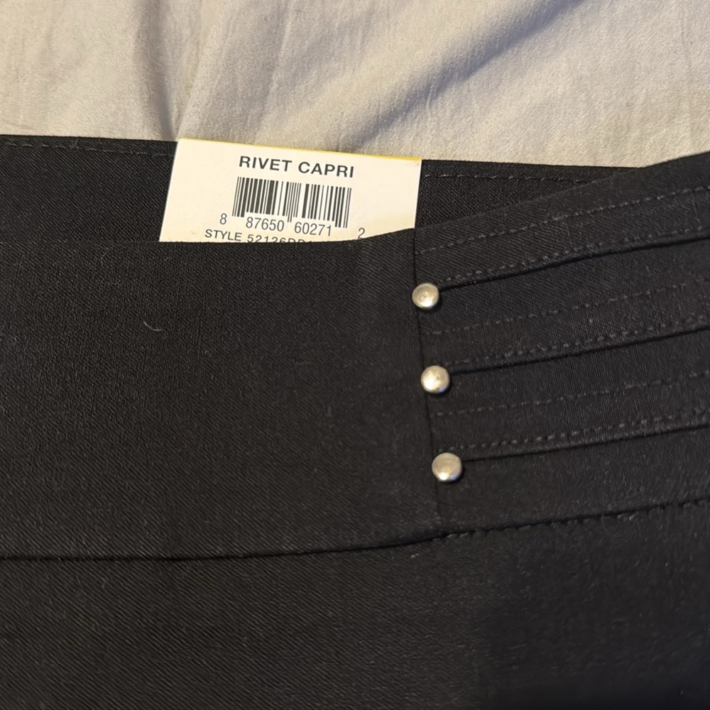 JM Collection Black Capri Pants M Women’s - Picture 5 of 5